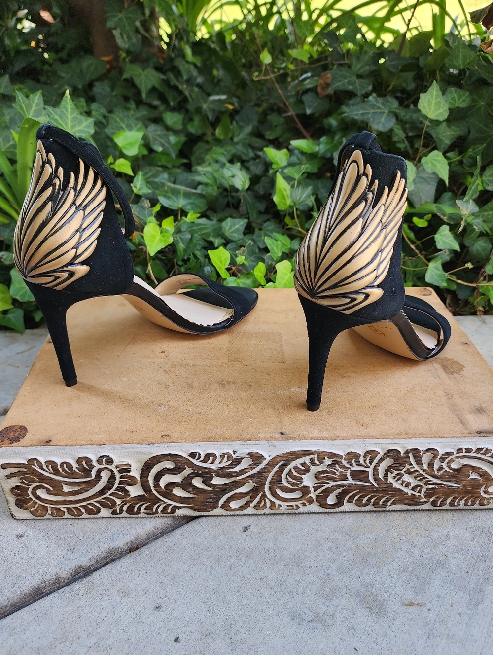 Sexy Wing Accented Katy Perry Sandals - Picture 5 of 6
